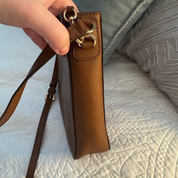 Michael Kors Crossbody Camel Brown - Picture 6 of 9